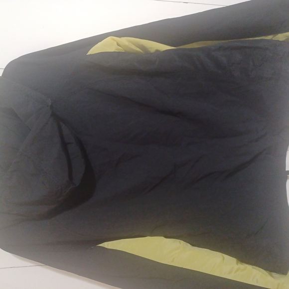 Lacoste Black & Yellow Lightweight Jacket, Says LACOSTE IN Yellow on Right Sleev - Picture 2 of 2